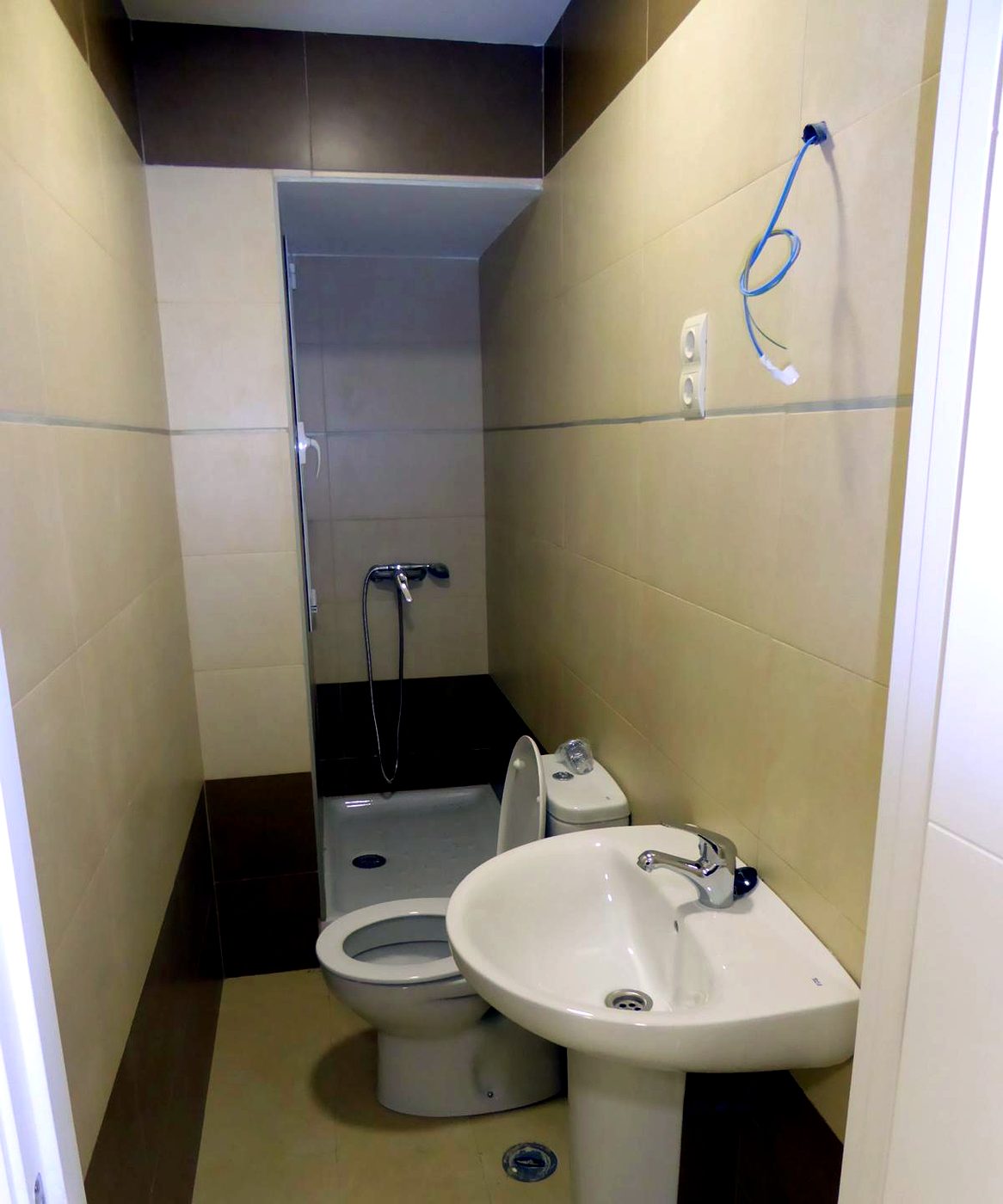Local — baño con ducha